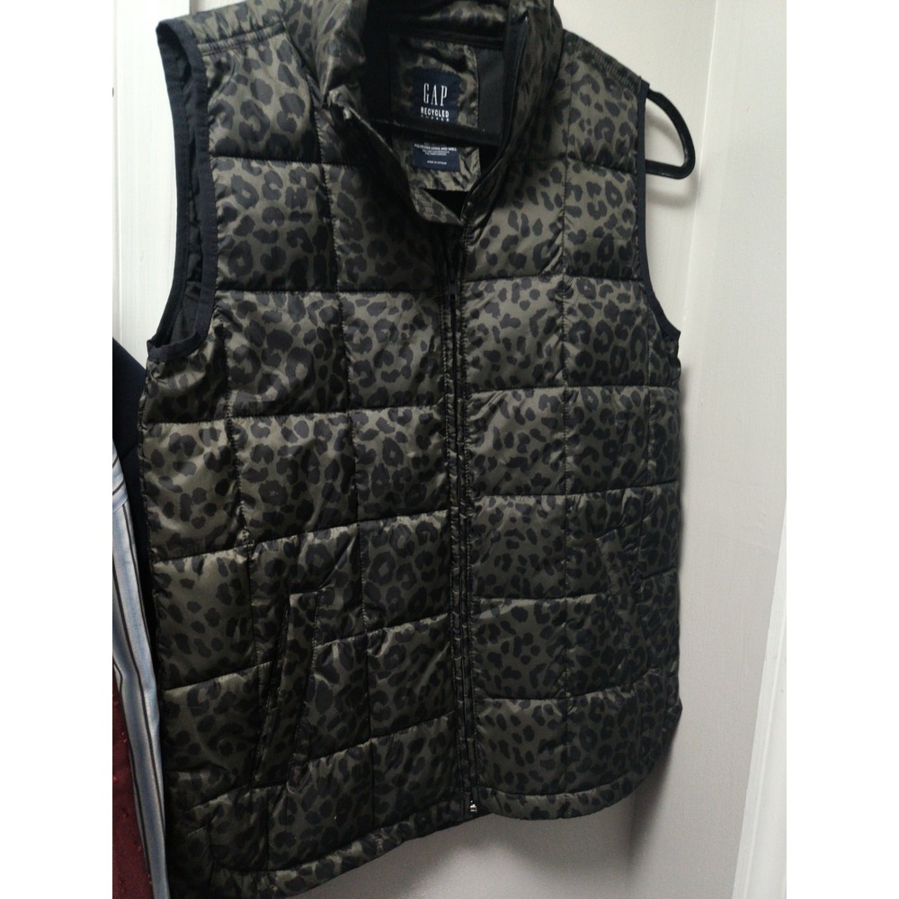 GAP 100% Recycled Oversized Puffer Vest Olive Leopard Print Size EXTRA Small(XS)
